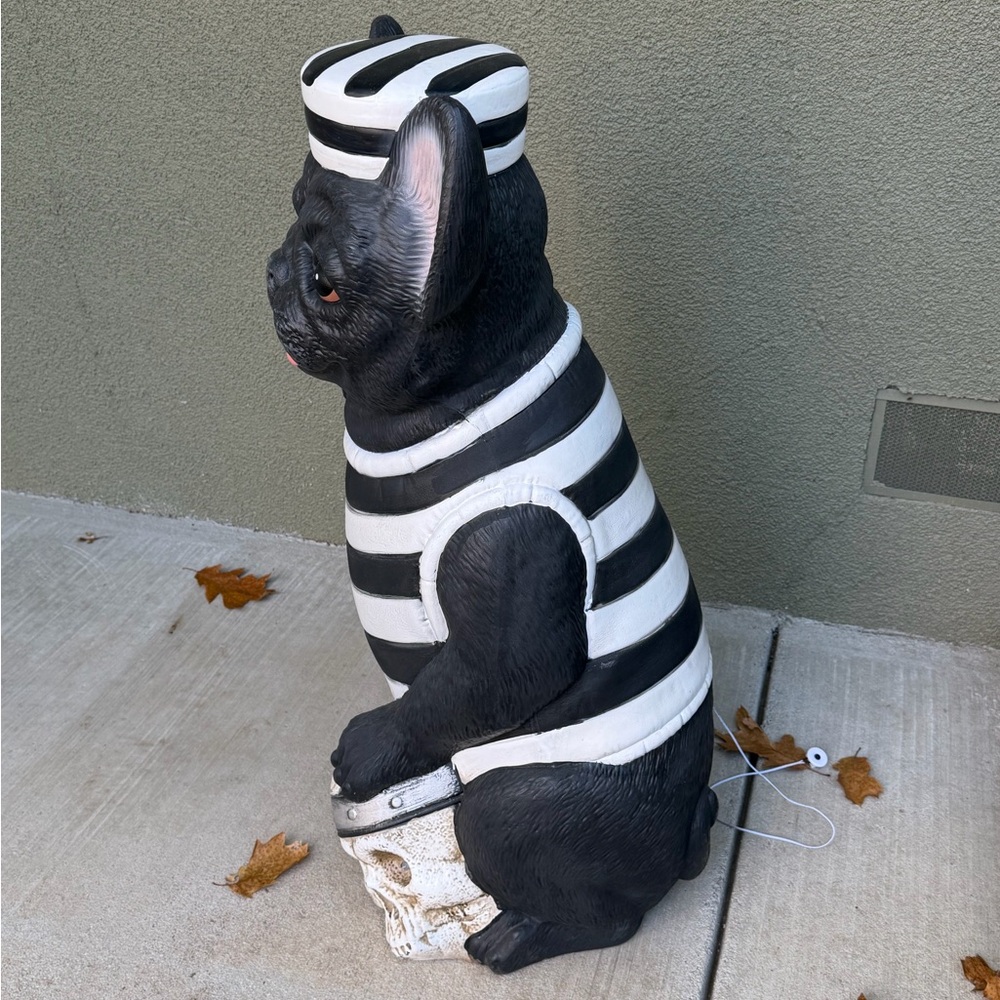 French Bulldog Prisoner Halloween Statue with LED skull - Picture 2 of 2